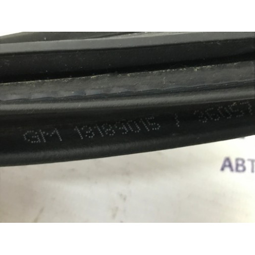 Ущільнювач дверей передній L+R 3310mm Opel Corsa D HB 5дв. 2006-2014 13189015